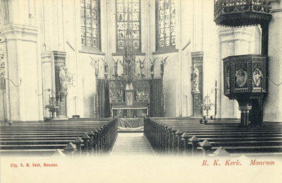 6701 Interieur van de Heilig Hartkerk te Maarssen: kerkzaal.